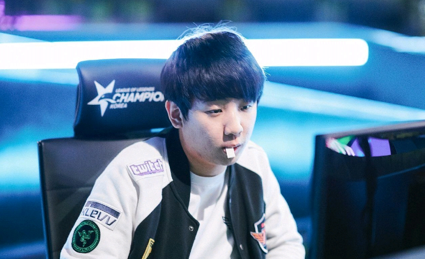 更多光辉的 更多光辉的