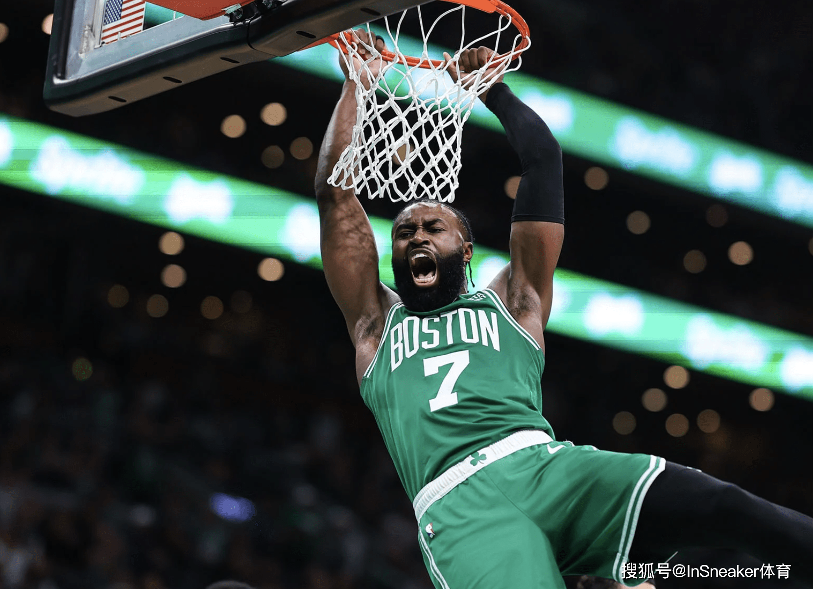 现出极强的 现出极强的